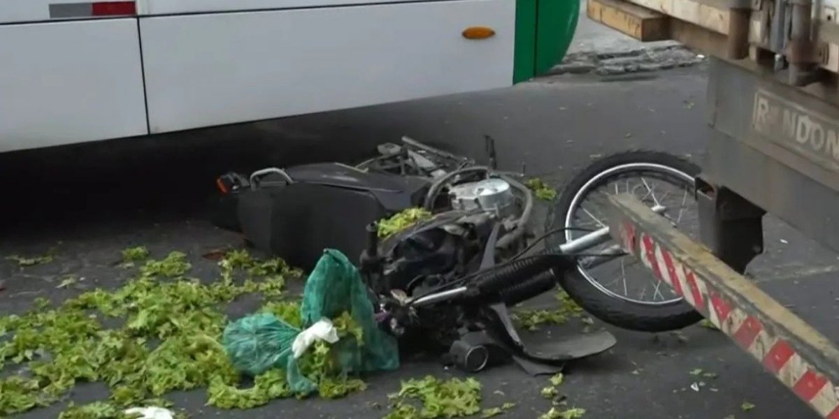 Acidente entre um ônibus e uma moto deixa uma pessoa morta no bairro da Mata Escura