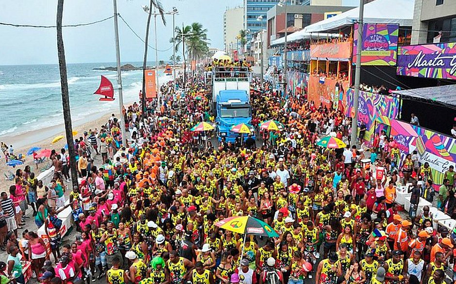 Carnaval de Salvador terá carros-pipa para conter calor dos foliões