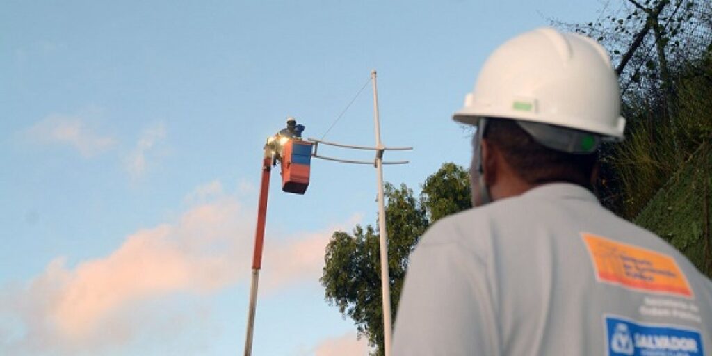 Prefeitura de Salvador amplia rede de iluminação pública na Mata Escura