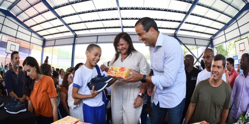 Prefeitura de Salvador distribui 150 mil ovos de Páscoa e caixas de chocolate para alunos